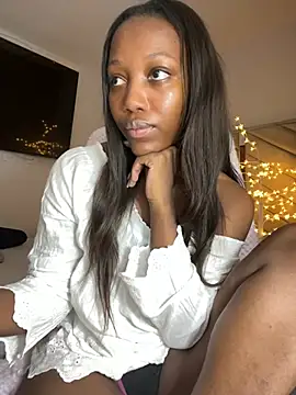 kellya  online show from April 22, 2026, 9:16 pm