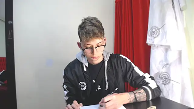  Thomas hot  online show from January 3, 2025, 5:42 pm