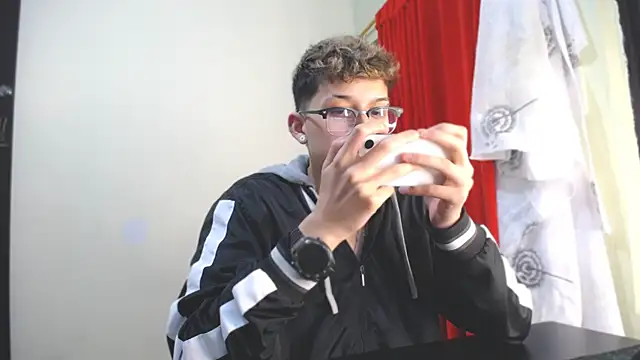  Thomas hot  online show from January 12, 2025, 4:21 am