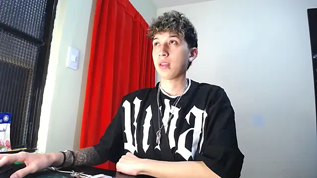  Thomas hot  online show from February 7, 2025, 6:56 pm