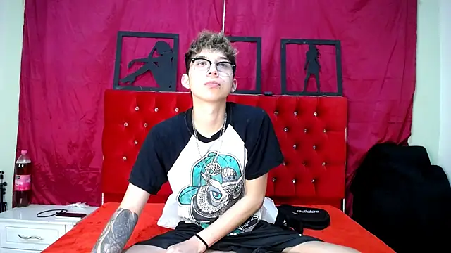  Thomas hot  online show from February 13, 2025, 7:42 pm