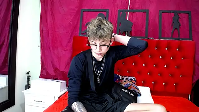  Thomas hot  online show from February 16, 2025, 12:19 am