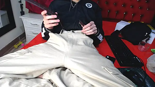  Thomas hot  online show from February 18, 2025, 1:21 am