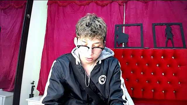  Thomas hot  online show from February 21, 2025, 5:02 am