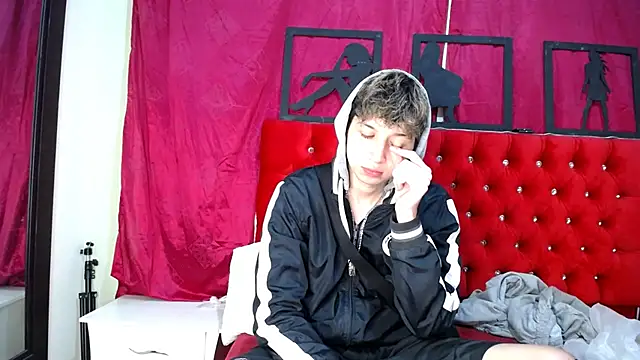  Thomas hot  online show from February 27, 2025, 4:09 am