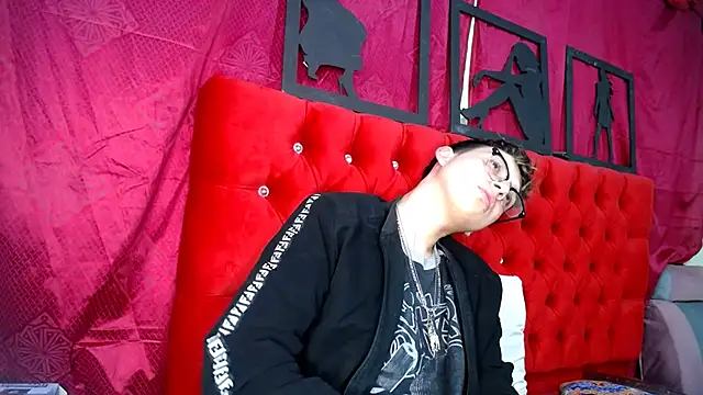  Thomas hot  online show from March 19, 2025, 3:52 am