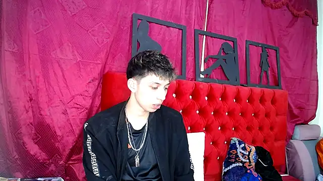  Thomas hot  online show from March 21, 2025, 3:44 am