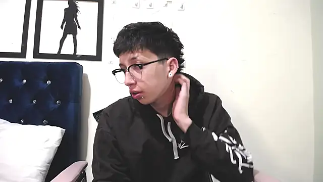  Thomas hot  online show from September 13, 2025, 3:50 am