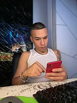 Osiiriis online show from March 4, 2025, 7:08 am