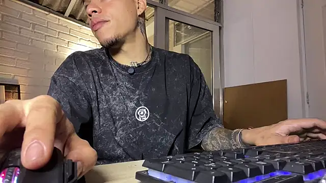 Osiiriis online show from April 21, 2026, 4:52 am