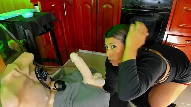 LaureenHills online show from March 11, 2025, 9:45 am