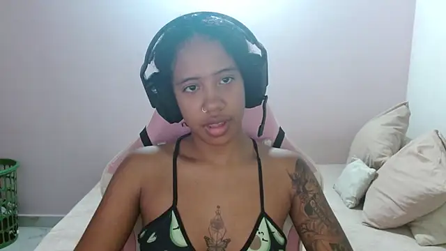 TiffanyRoouse online show from December 14, 2024, 2:12 am