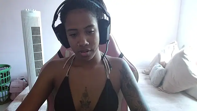 TiffanyRoouse online show from December 19, 2024, 5:08 pm