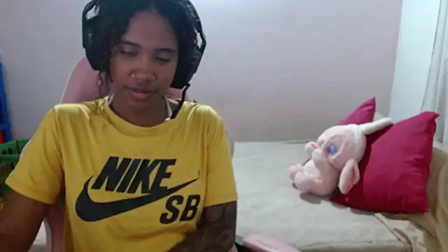 TiffanyRoouse online show from March 18, 2025, 12:05 am