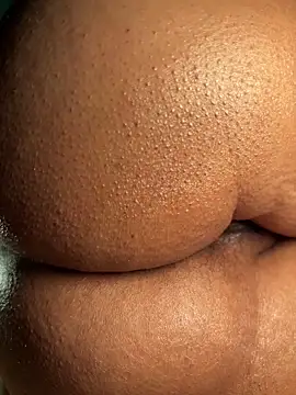 Snapshot of Bongcrush_3 chatting on February 13, 2025, 12:24 am Bongcrush 3 online show from February 13, 2025, 12:24 am