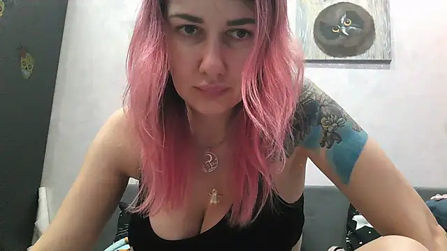 Snapshot of BlueXOwl chatting on March 14, 2025, 6:18 pm BlueXOwl online show from March 14, 2025, 6:18 pm