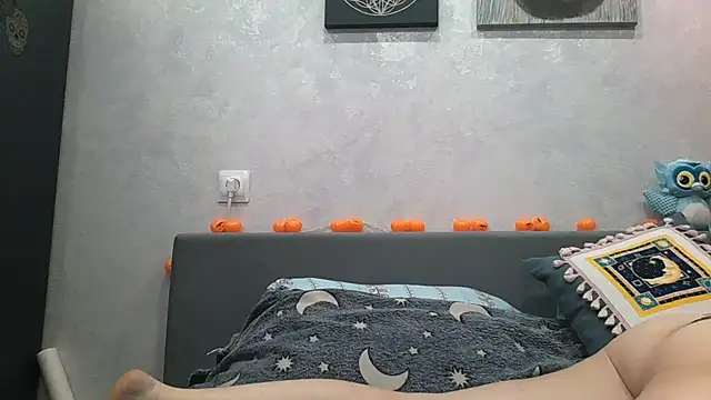 Snapshot of BlueXOwl chatting on November 7, 2025, 6:41 pm BlueXOwl online show from November 7, 2025, 6:41 pm