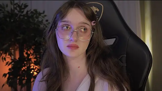 ELLIEJAY online show from March 7, 2025, 2:36 am