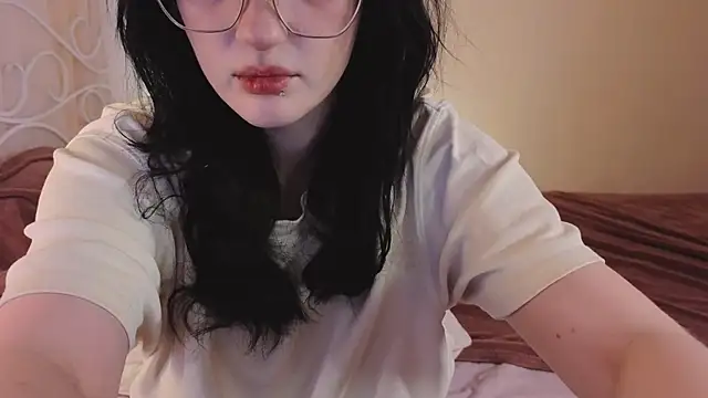 ELLIEJAY online show from September 17, 2025, 8:10 pm