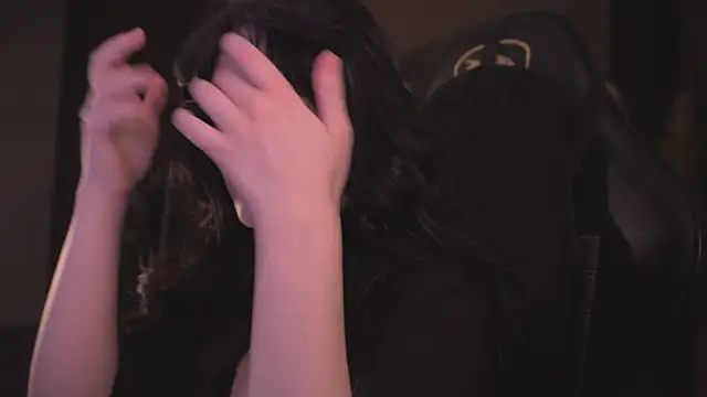 ELLIEJAY online show from September 28, 2025, 8:25 pm