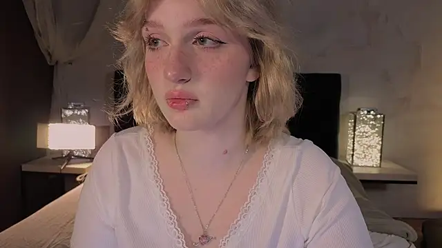 ELLIEJAY online show from March 19, 2026, 5:44 am