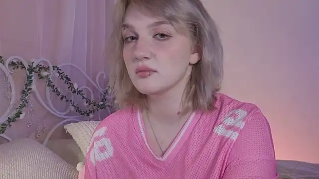 ELLIEJAY online show from March 28, 2026, 5:18 am