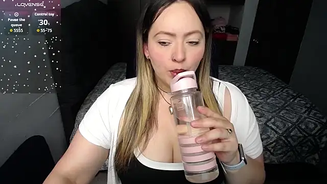 Valentina St online show from April 17, 2026, 9:18 pm