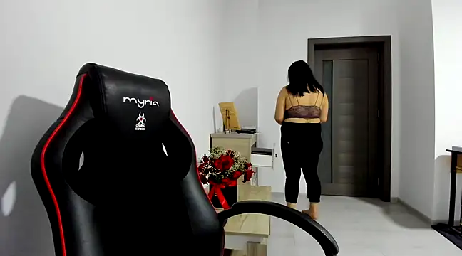 amiraisa11 online show from February 3, 2025, 1:52 am