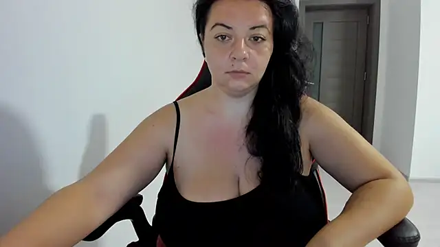 amiraisa11 online show from September 10, 2025, 3:06 am