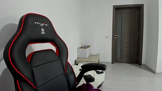 amiraisa11 online show from September 22, 2025, 4:09 pm