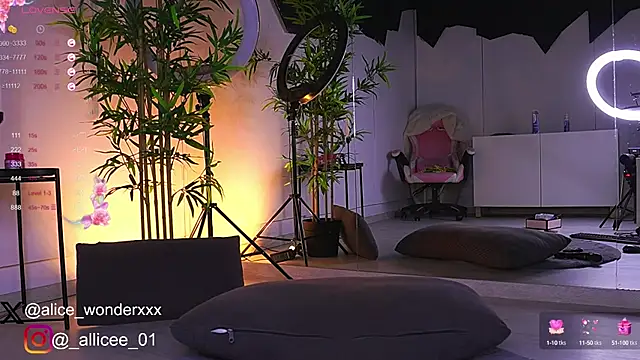 Snapshot of VanessaSimon chatting on March 1, 2025, 9:51 am VanessaSimon online show from March 1, 2025, 9:51 am