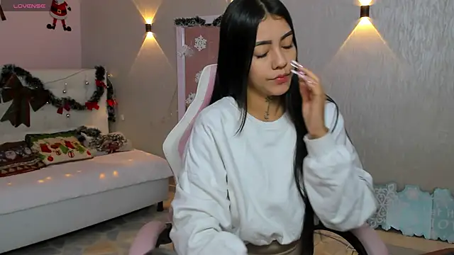 miagomezweb1 online show from December 27, 2024, 12:56 pm