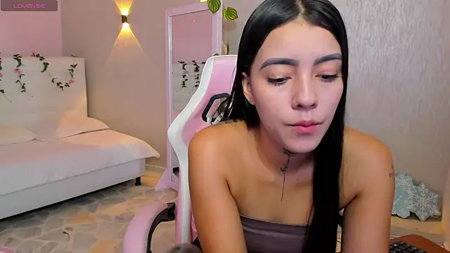 miagomezweb1 online show from January 15, 2025, 1:41 pm