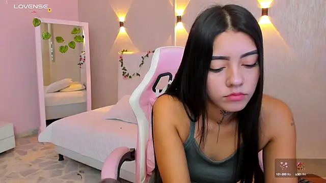 miagomezweb1 online show from January 23, 2025, 1:24 pm