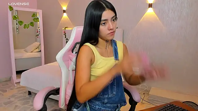 miagomezweb1 online show from January 29, 2025, 4:19 pm