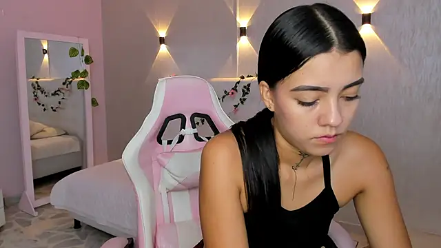 miagomezweb1 online show from March 4, 2025, 12:44 pm