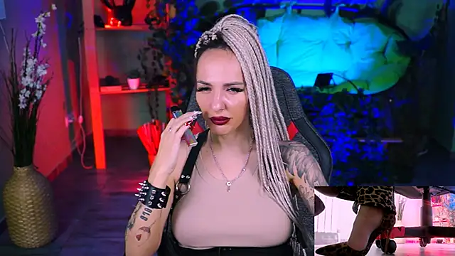 MonicaMaxwel online show from February 4, 2025, 5:23 pm