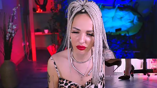 MonicaMaxwel online show from February 5, 2025, 5:42 pm