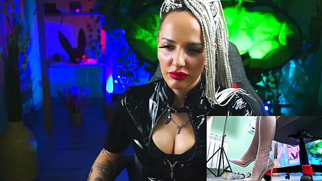 MonicaMaxwel online show from March 7, 2025, 6:11 pm