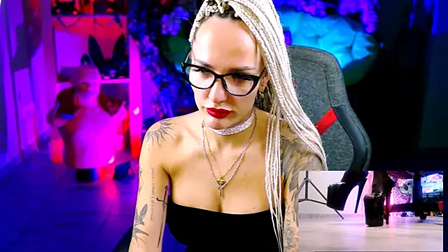 MonicaMaxwel online show from November 15, 2025, 10:45 am