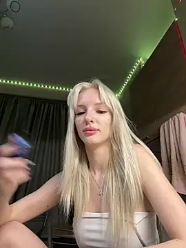 AleksaBlonde online show from December 21, 2024, 6:44 pm