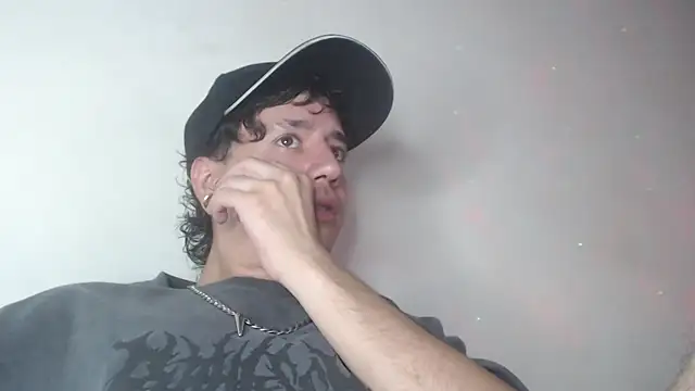 Snapshot of AndyBetti chatting on January 15, 2026, 1:21 am AndyBetti online show from January 15, 2026, 1:21 am