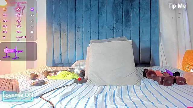 blondehorny69 online show from September 23, 2025, 7:39 pm