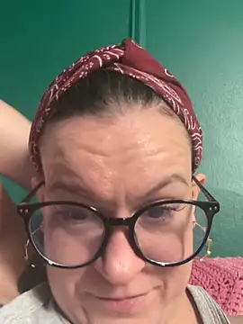 quinnmariexo online show from May 11, 2026, 2:45 pm