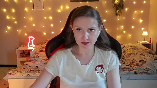 desperatehousewife   online show from June 8, 2026, 1:28 am