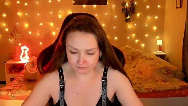 desperatehousewife   online show from July 24, 2026, 7:12 pm