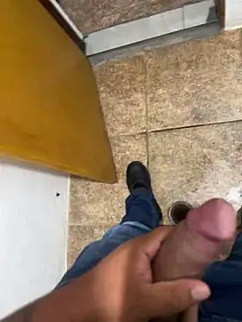 Snapshot of Luizcalado20 chatting on January 21, 2025, 12:57 am Luizcalado20 online show from January 21, 2025, 12:57 am