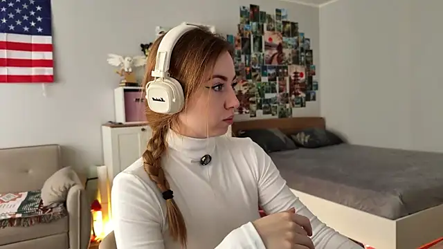 Snapshot of LinaWitch chatting on March 23, 2026, 8:29 am LinaWitch online show from March 23, 2026, 8:29 am