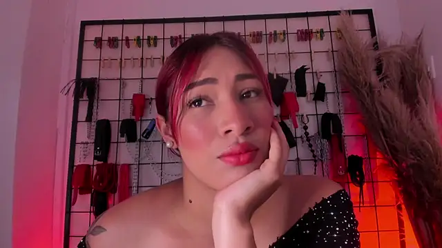 charrlotte quinn online show from October 5, 2025, 8:51 pm