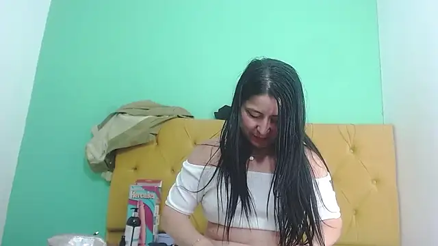 agathacorlincm101 online show from January 17, 2025, 11:07 pm